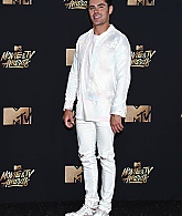 Rex_MTV_Movie_TV_Awards_Arrivals_Los_Angel_8792699EG.jpg