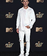 Rex_MTV_Movie_TV_Awards_Arrivals_Los_Angel_8792699EJ.jpg